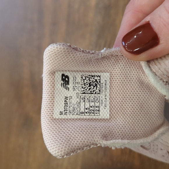 NWOT New Balance 373 toddler, pink, size 6 - Picture 4 of 4